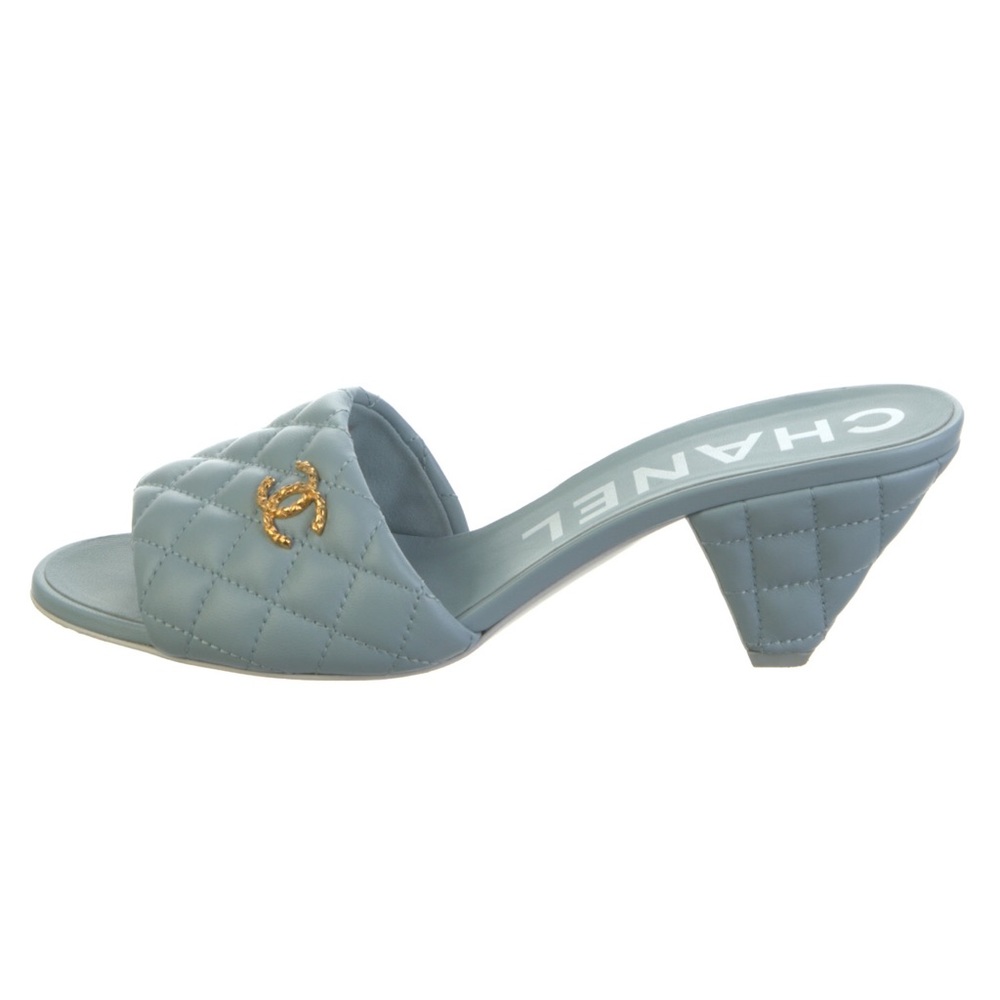 CHANEL CC Logo Slides